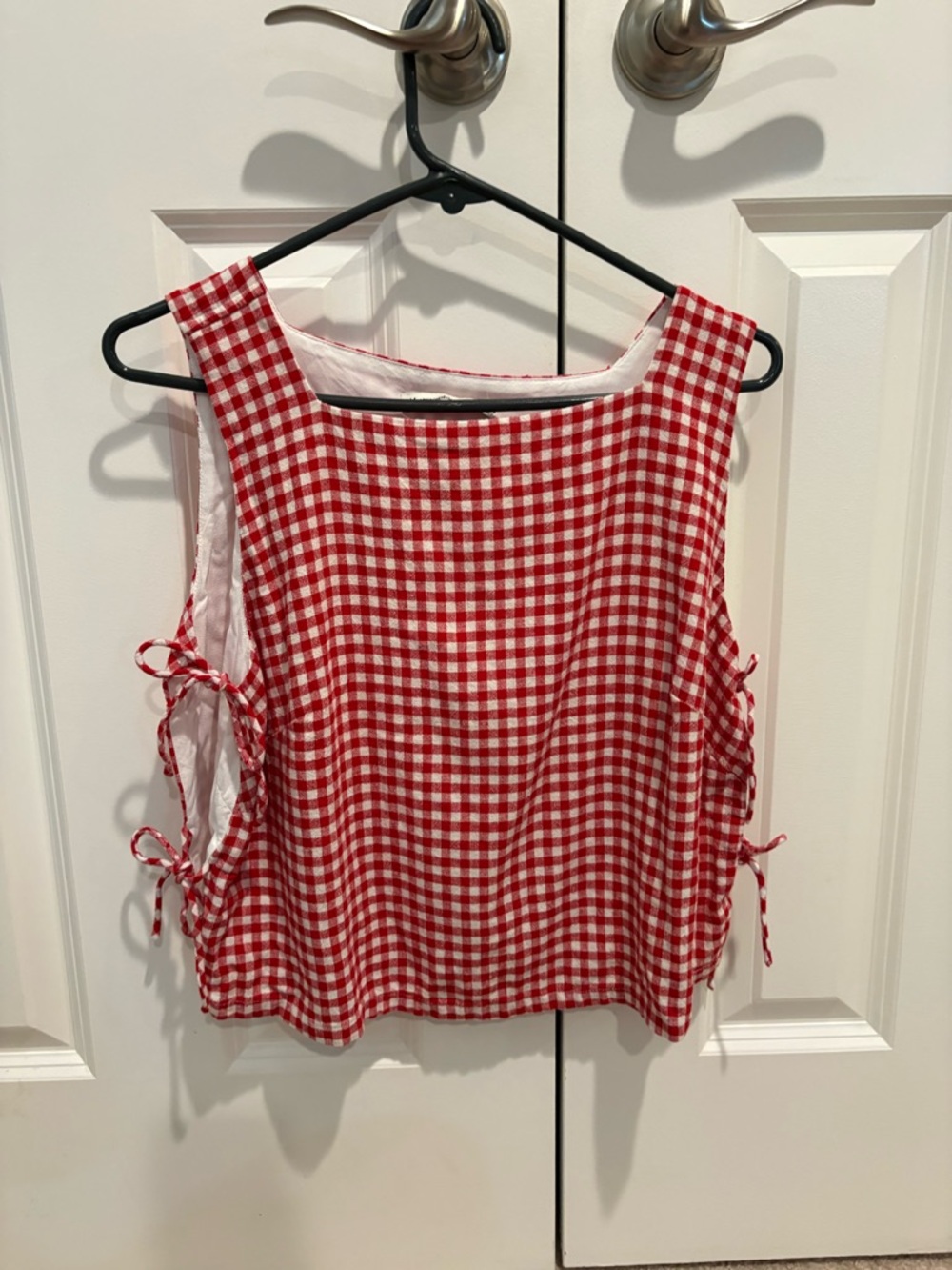 NWOT Abercrombie Red and White Gingham Tie-Side Sleeveless Top - Picture 4 of 6